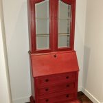 painted cabinet, grey, red, new look, secrétaire repeint, gris, rouge, vitrine
